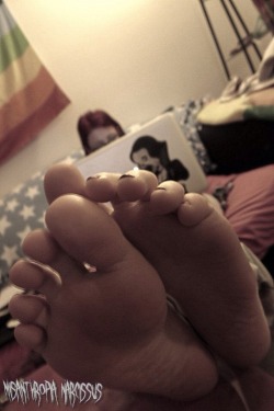 leiacakes:  Random foot picture