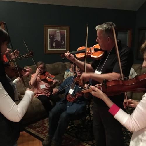 <p>And so it begins… #FiddleStar #fiddlestarcamp #fiddle #oldtime #bluegrass  (at Fiddlestar)</p>