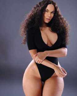 goood-thickness:  Her thickness is my weakness