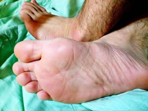 By @rockerrv | #malefoot #malefeet #malefootfetish #feet #foot #footporn #patas #hotmalefeet #hotmal