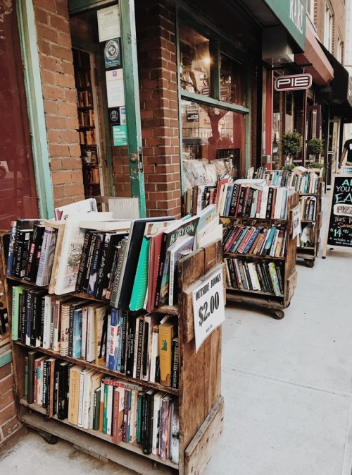 clockworkbibliophile:nyc has the cutest bookshops 