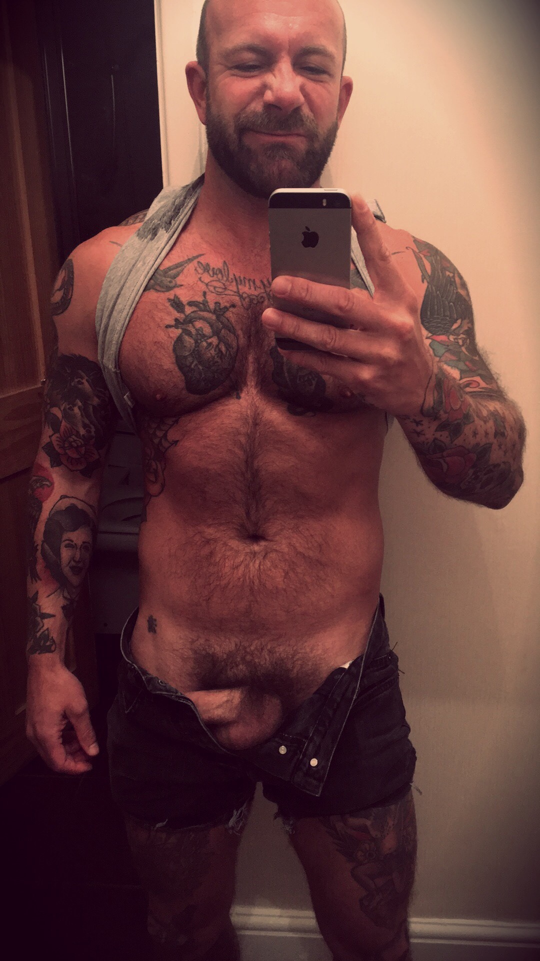 freeballinglbc:  FreeballingLBC@gmail.com KIK: FreeballingLBC (submissions only) IG: