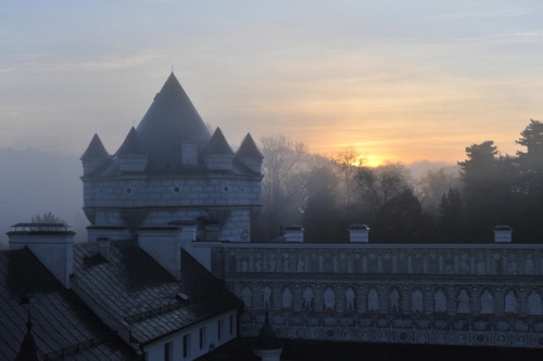 zamekkrasiczyn:Sunrise seen from the clock tower.Wschód słońca widziany z wieży zegarowej.