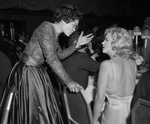 blondebrainpower: Eartha Kitt speaking with Marilyn Monroe at a charity dinner, 1950′s