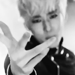   UKISS hand porn in Alone   