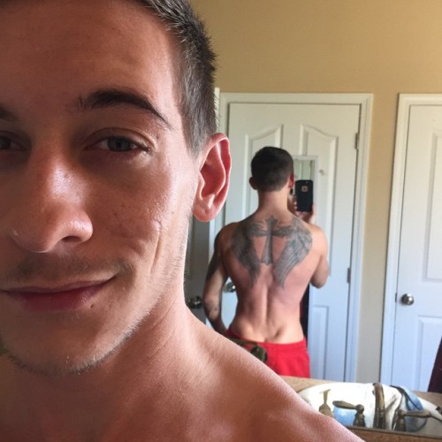 thetrueflagpole:  Back tattoo  He’s porn pictures