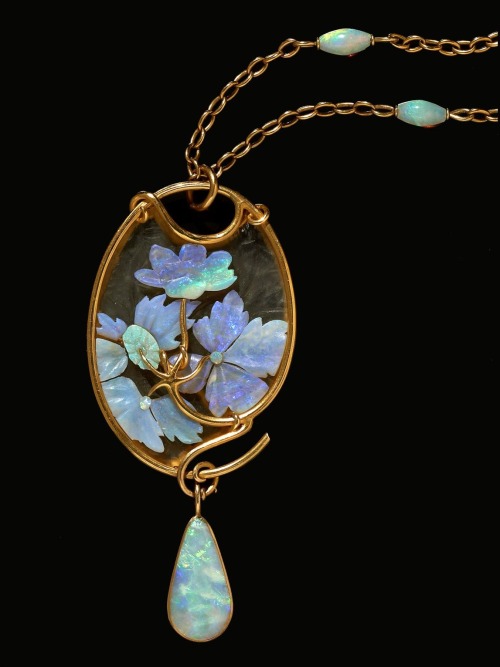 cair–paravel:Opal and glass gold-mounted pendant by René Lalique, c. 1900.