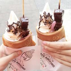petitcho: Soft ice cream fish bun / Cafe Aboong Thailand 