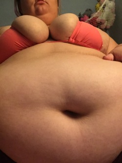 cute-fattie: busting out !    wishlist   