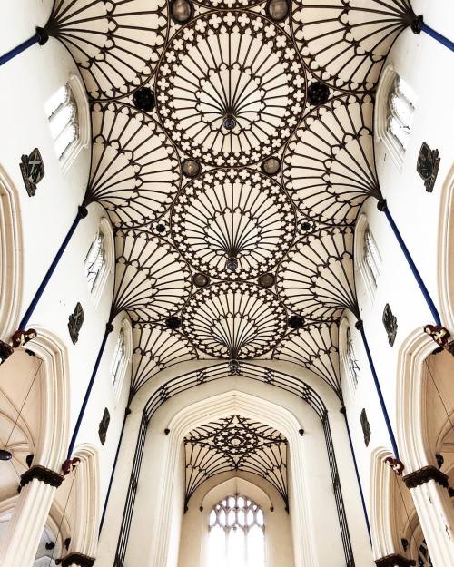 thevisualvamp:sabonhomeblog:St John’s Episcopal Church; Edinburgh    Architecture 