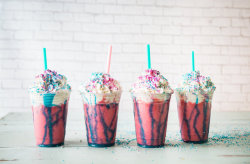 sweetoothgirl:  Starbucks Copycat Recipe Unicorn Frappuccino (All-Natural Color, Honey-Sweetened)   