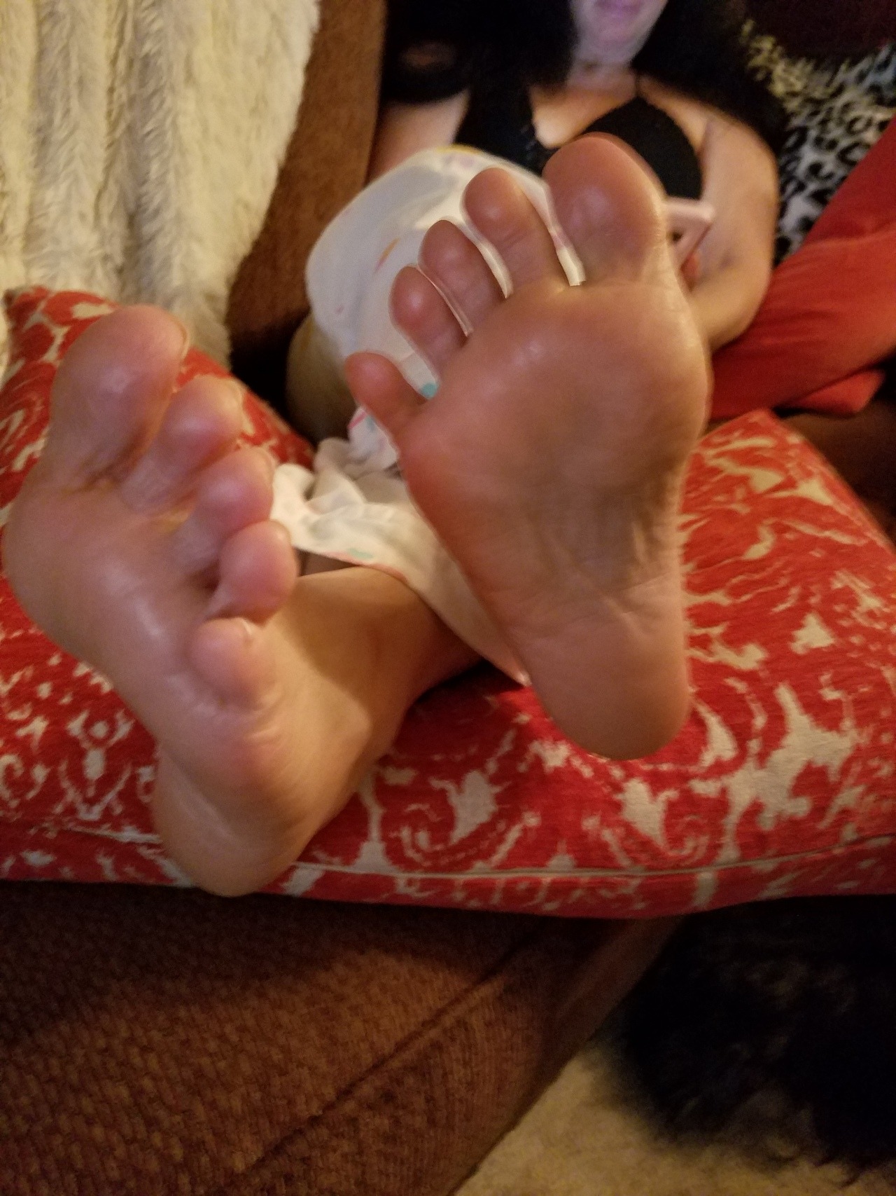 hotwife-feet-toes-soles:  Freshly moisturized and massaged.