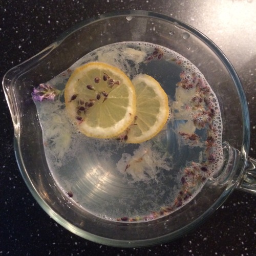 Homemade lavender lemonade (Sugar-free)