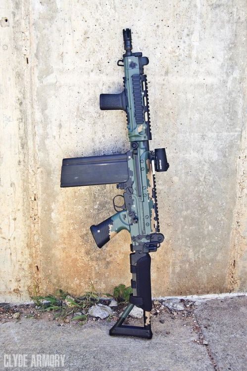 bulletbutton: norseminuteman: DS Arms SA58 OSW, 11 Inch Barrel  UNF