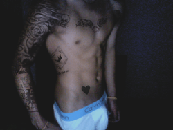 onlycuteguys:zaynscum:Zayn on webcam 8/14/2014Totally a bottom…