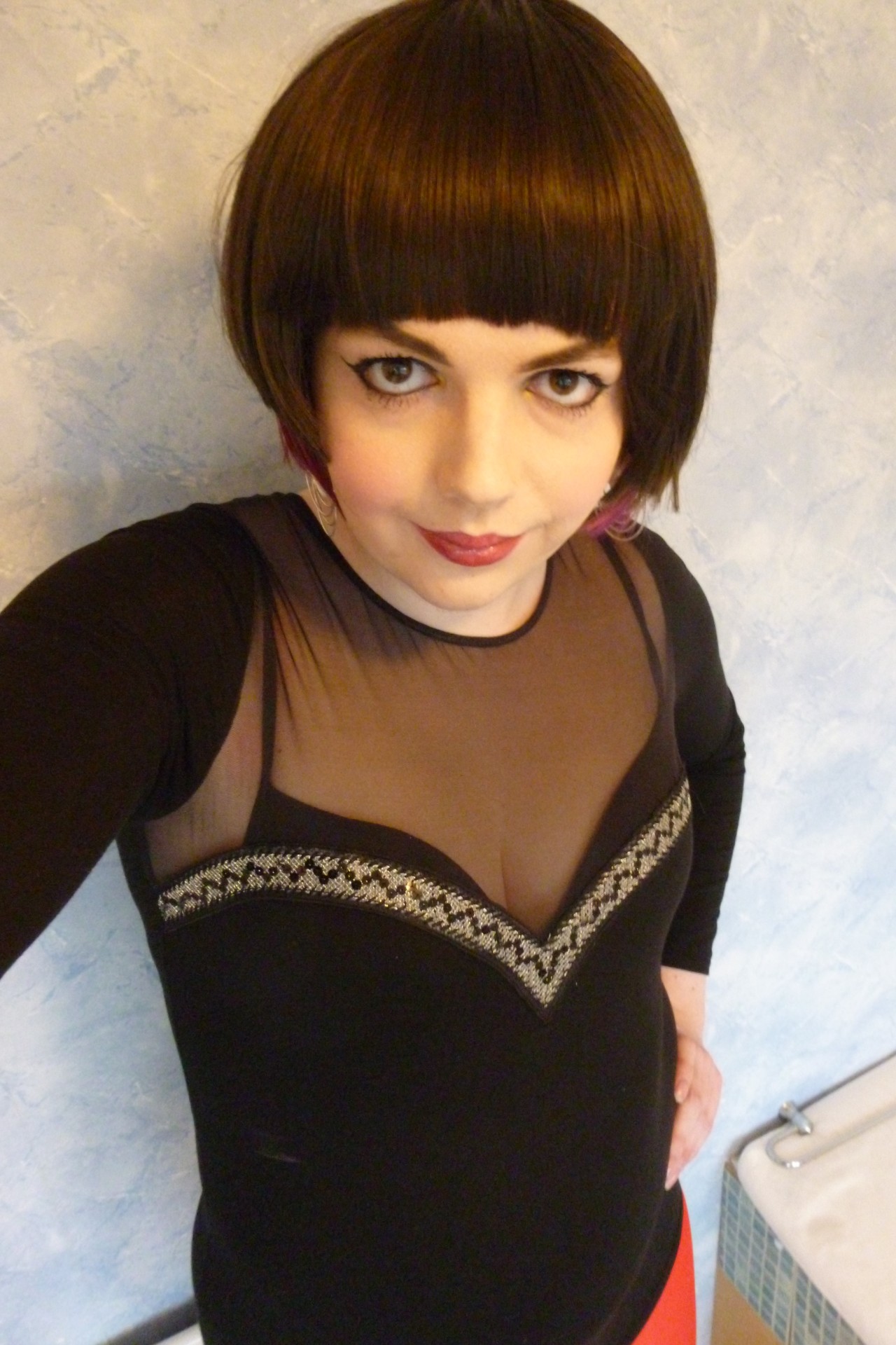 lucy-cd:  PicturesBodysuit looks great with the short wig, so cute &lt;3