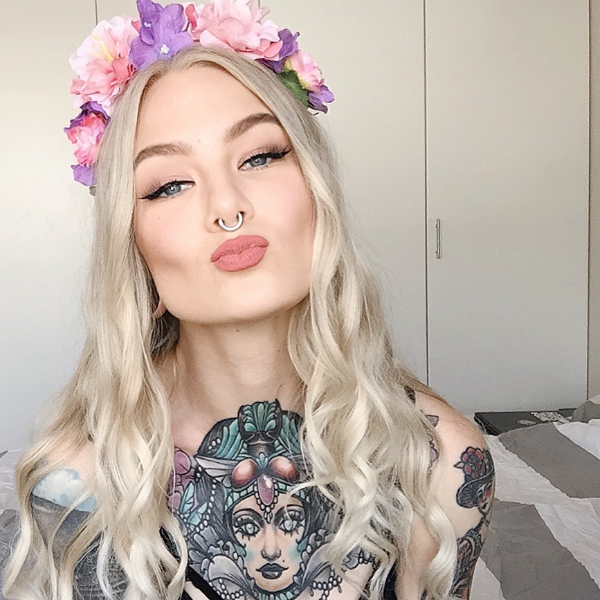 wannyy:  Happy midsummer! xx  the glo is real