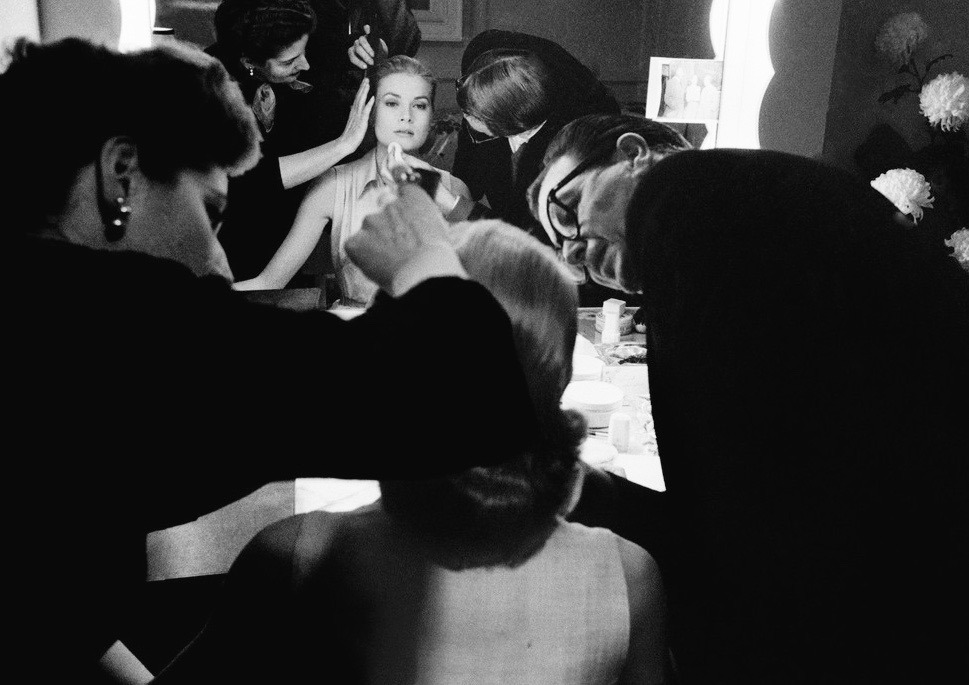 summers-in-hollywood:Grace Kelly having her makeup done on the set of High Society,