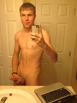 shitilikeandafewofme:  20 year old. Anchorage, AK Follow me for more like this! www.shitilikeandafewofme.tumblr.com Do you know this guy? Tell me about him.