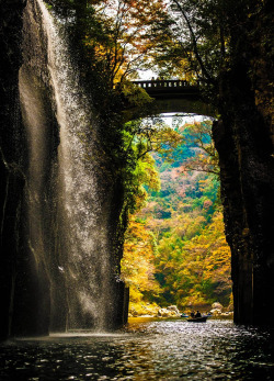 coiour-my-world: Takachiho Gorge by Yasumitsu Yamanaka 