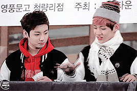 jgguks:sometimes jungkook looks at taehyung with all the love and laughter in his eyes ( insp. ) ♡ ♡