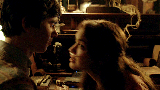 I kissed a girl and I liked it - Freddie Highmore... - Soul Bates and Chill