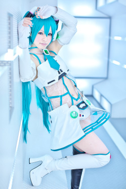 cosplaygirl:  初音ミク（レーシングミク2012） :