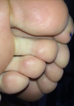 stopy-lubie:  feetgirly86:  In your mouth