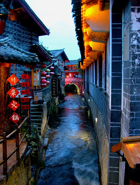 bluepueblo:  Dusk, Lijiang, China photo via besttravelphotos 