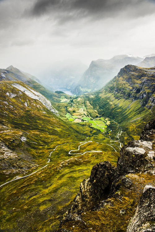 travelingcolors: Dalsnibba mountain towards Geiranger | Norway (by David Cartagena)