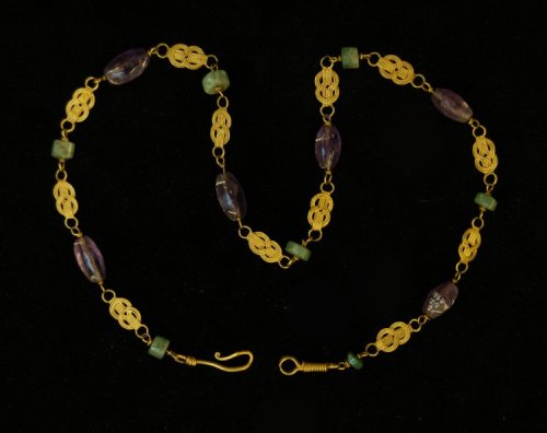 ancientpeoples:Necklace of gold “lovers knots”300-100 BCHellenistic(Source: The British 