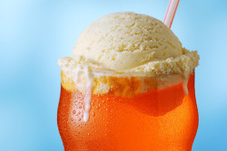 delectabledelight:  Dreamsicle Float - French Vanilla Ice Cream &amp; Orange Soda (by Kilo 66) 