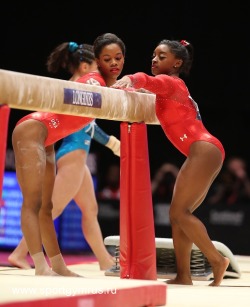 rudegyalchina:  jordynslefteyebrow:  This picture makes me so happy. The reigning world champion and the reigning olympic champion preparing the beam together. HISTORY.  Beautiful . 