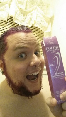bearswithantlers:  Remember that kinda shitty blue i used a while back? Well now im breaking into the fuschia i got with it. Its almost time to rinse :D