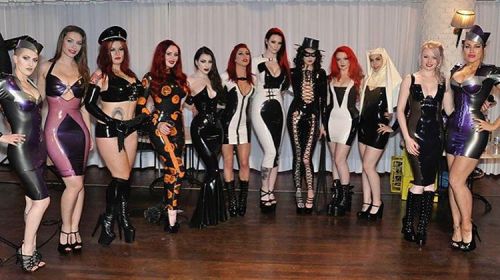 starfucked:@houseofharlot fashion show at @dominatrixparty ❤️❤️❤️ So many pretty girls 😍👌🏼 #houseofharlot #latex #fashionshow #dominatrixparty #girls #models #catwalk #fetishmodels #fetishparty