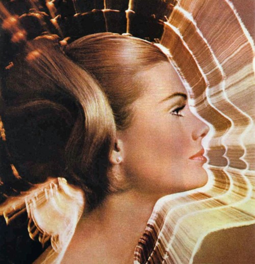 Max Factor “Ultralucent” Ad (1970)