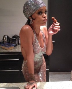 hellyeahrihannafenty:  rihanna eating a chicken wing while wearing a swarovski crystal encrusted gown (2014)  
