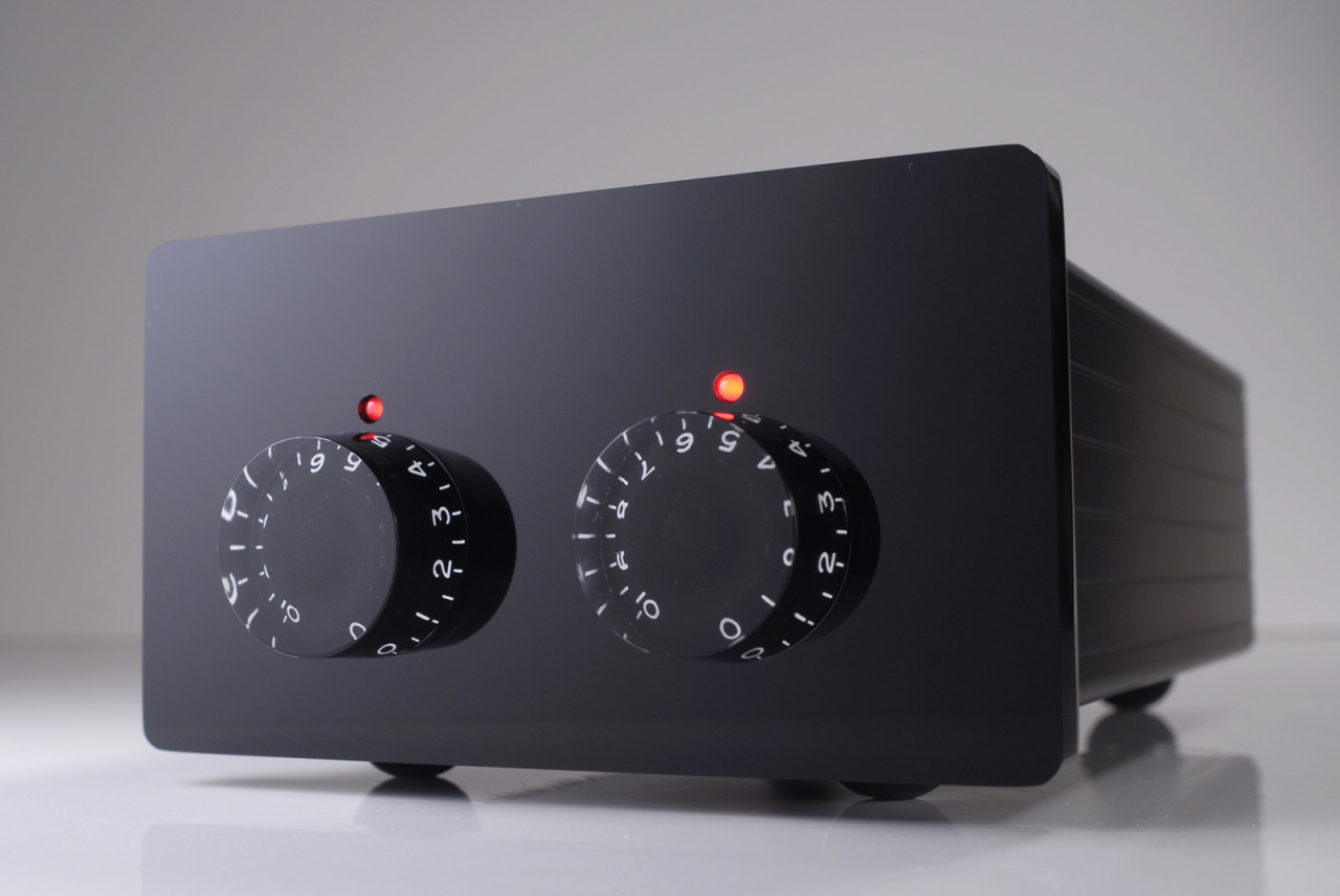 MONOPHONIC The Monophonic is a handmade German mono phono stage using solid stage