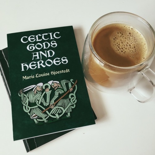 witchy-woman:@bibliophilicwitch’s Sunday tomes &amp; tea ft coffee in this gorgeous double