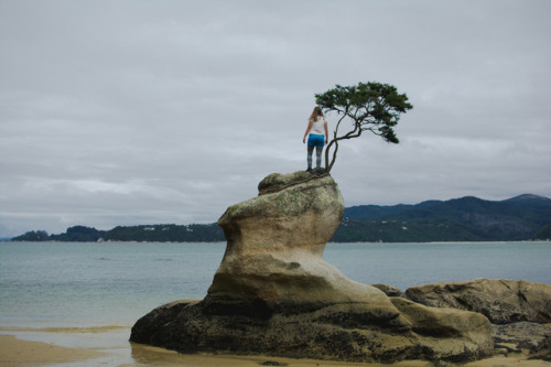 photographybywiebke:Meike and the rock that kinda looked like a boot from one side, Abel Tasman Nati