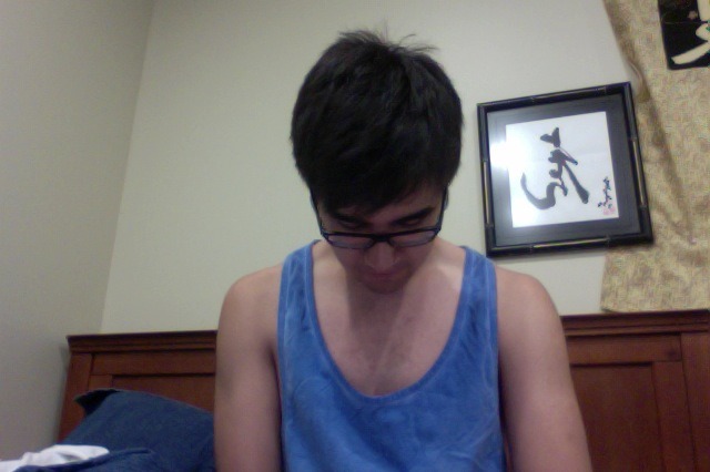 shamitomita:  Cute fashion idea: A bro tank can easily become a cute blouse 