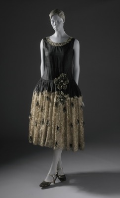 fashionsfromhistory:  Robe de Style Jeanne Lanvin c.1922 LACMA