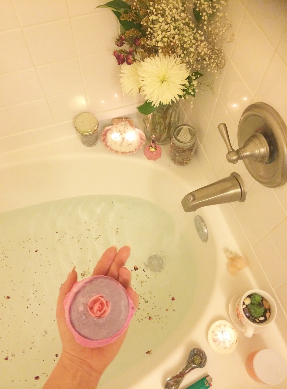 queenusagi1:  Bailey Mae bought me a sex bomb from Lush! It smells wonderful. 