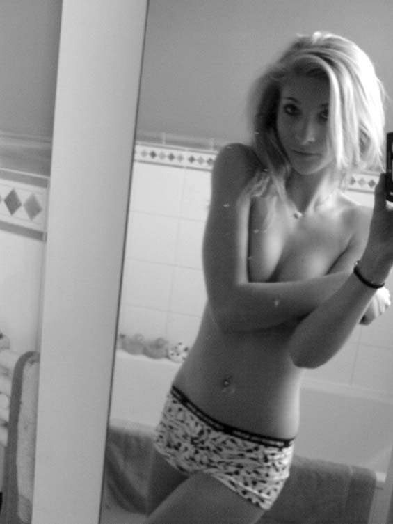 sexy-teenselfshots:  Hot young teens