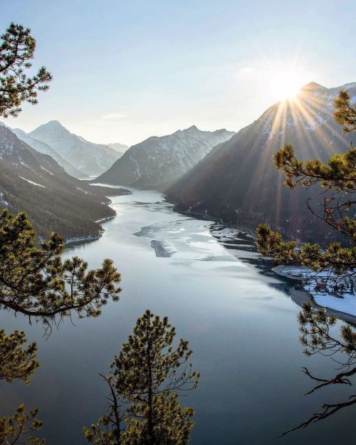 Der Plansee in Tirol © @mrcfessler  #weloveaustria #lake #alpenliebe #mountains #tyrol #placeto