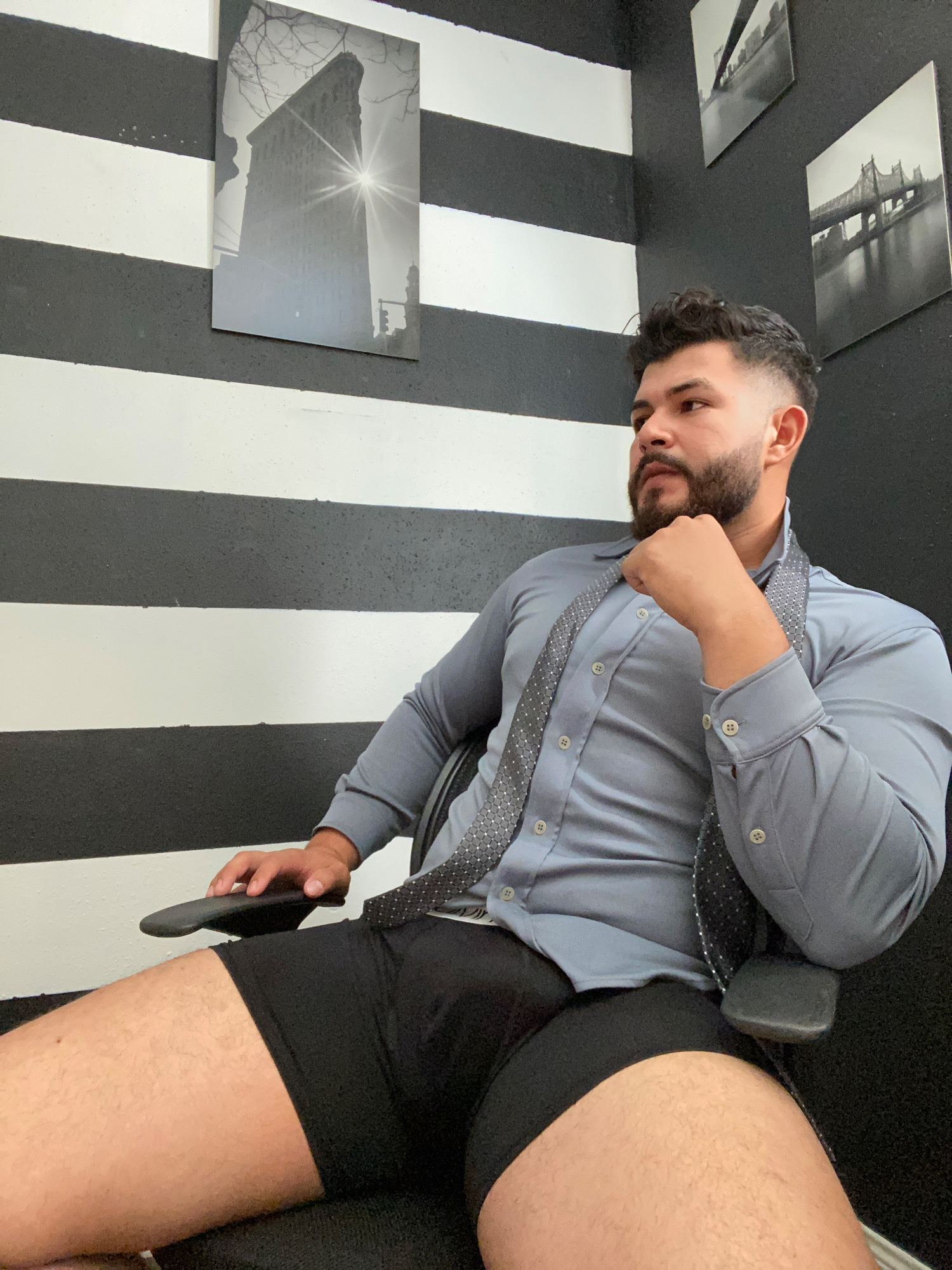drinkyourjuiceshelby:latinoboyhairy:come and sit down