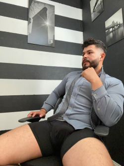 drinkyourjuiceshelby:latinoboyhairy:come and sit down