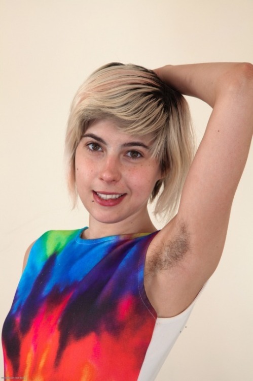 sweethairymuffs:  Hot Hairy Muffs