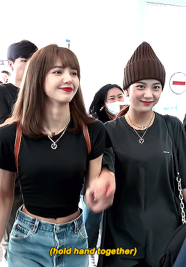 jisooq:they are connected.
