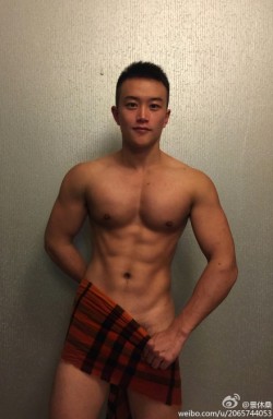 evianguy:Hawt Asian Stud!